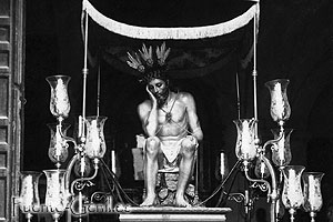 El Humilde en el antiguo trono